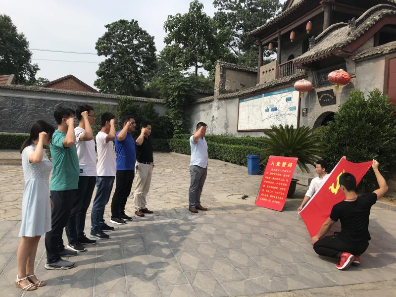 新京葡萄官网入口车辆与交通工程学院党总支赴豫西抗日纪念馆开展主题党日活动